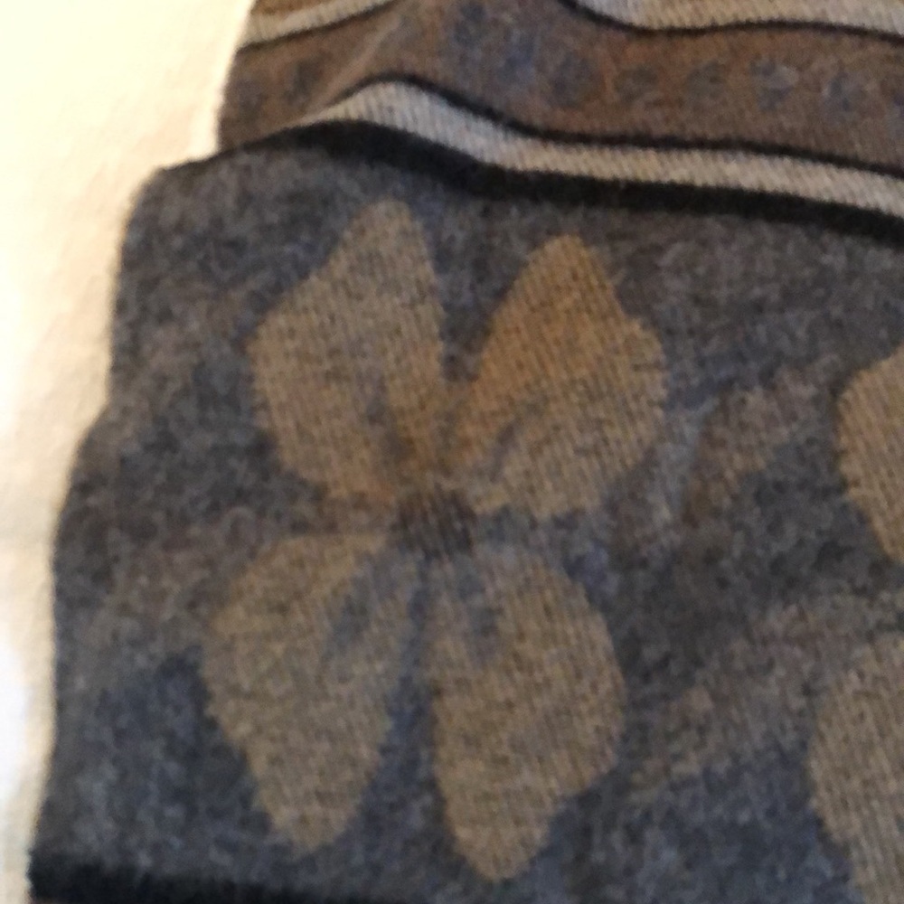 Scarf - Picture 3 of 5